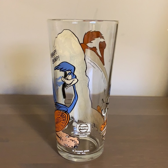 Warner Brothers Vintage Road Runner Glass - Picture 2 of 7